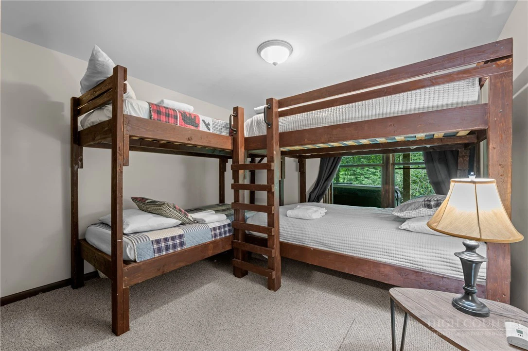 Image number 6 for the current listing