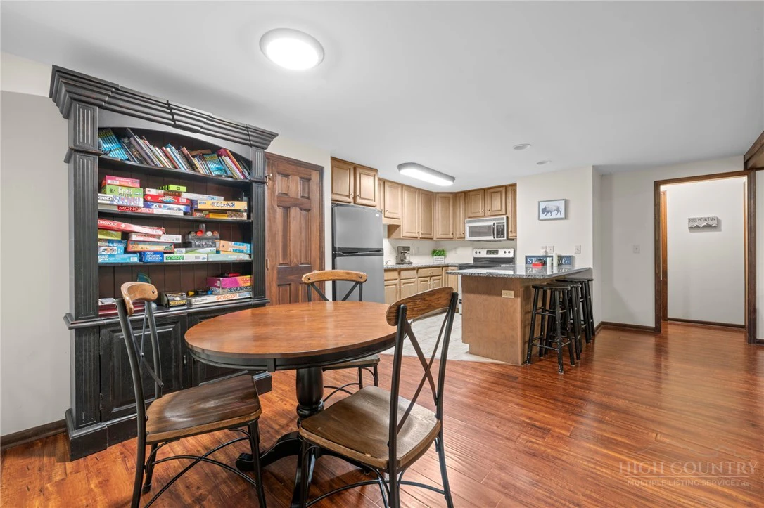 Image number 10 for the current listing