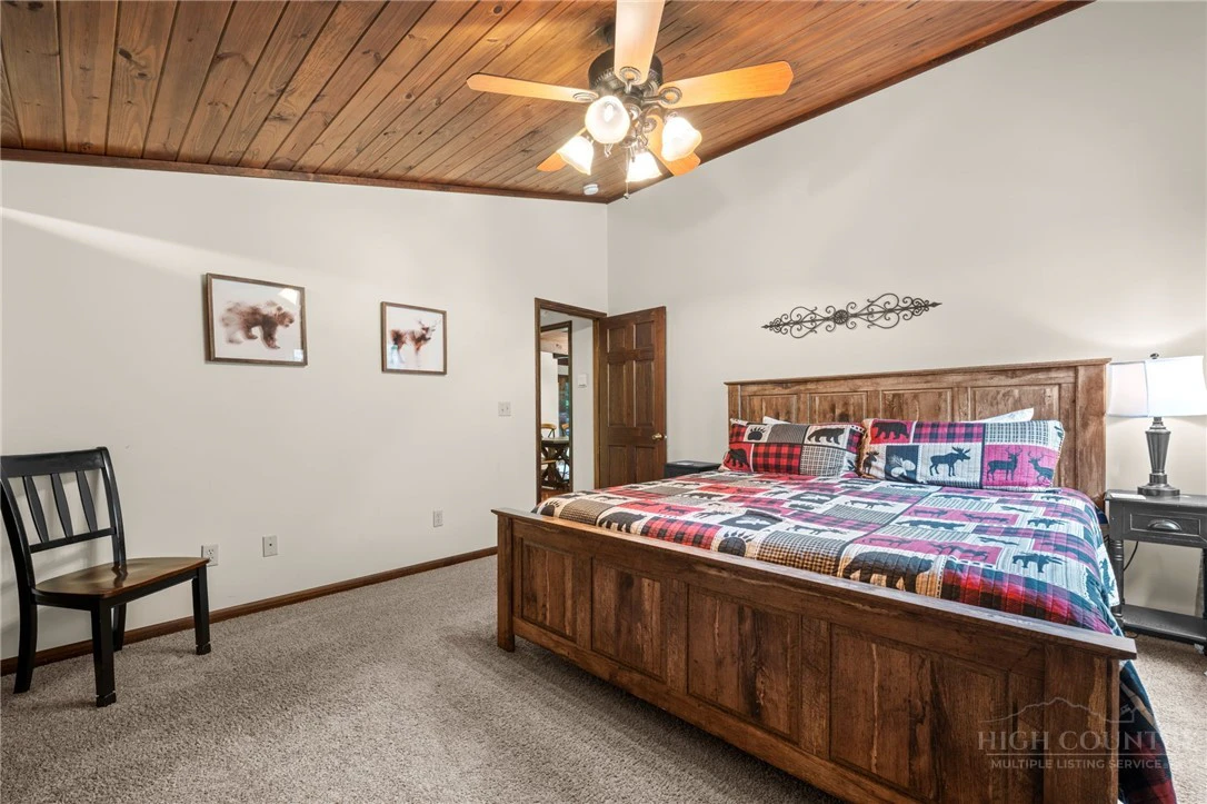 Image number 19 for the current listing