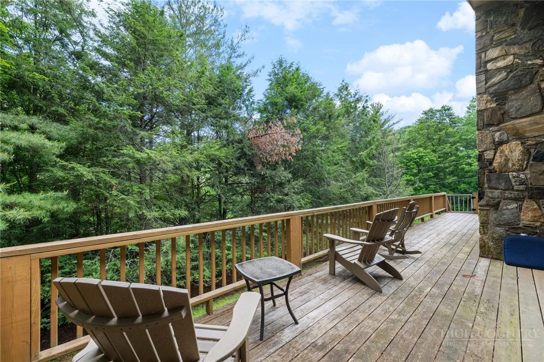 Image number 14 for the current listing