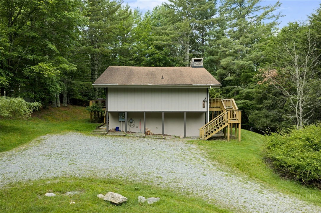 Image number 17 for the current listing