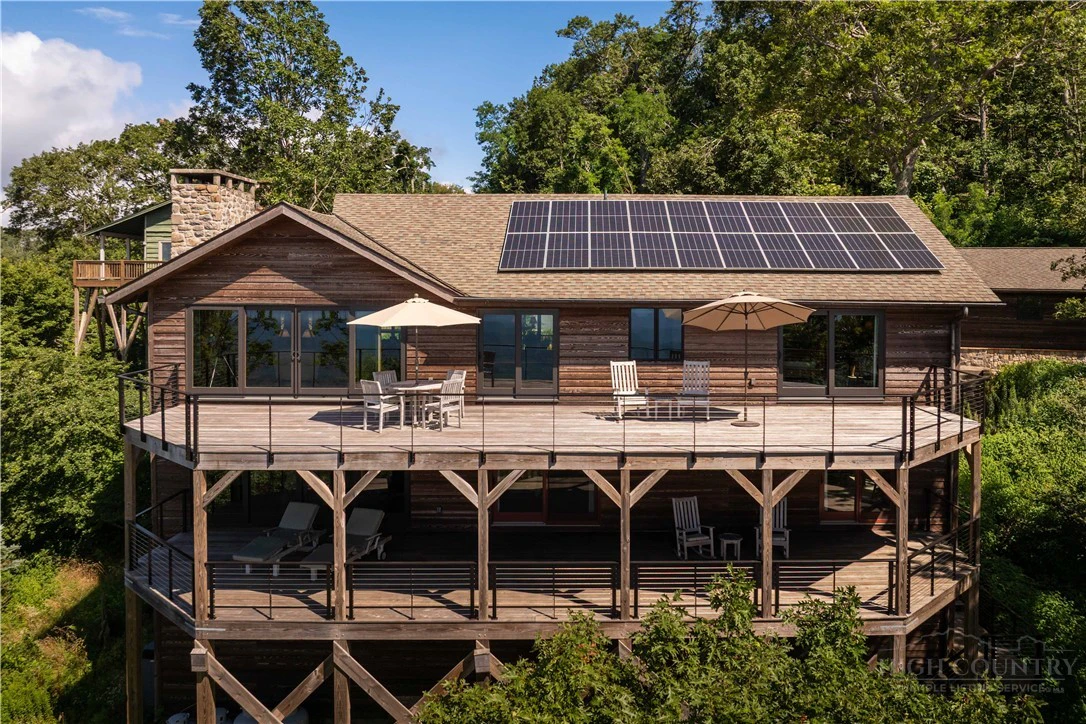 Image number 1 for the current listing