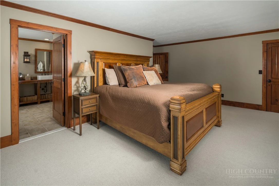Image number 3 for the current listing