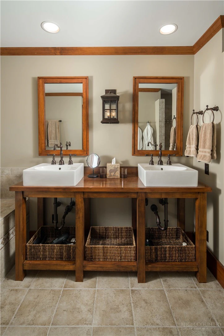 Image number 5 for the current listing