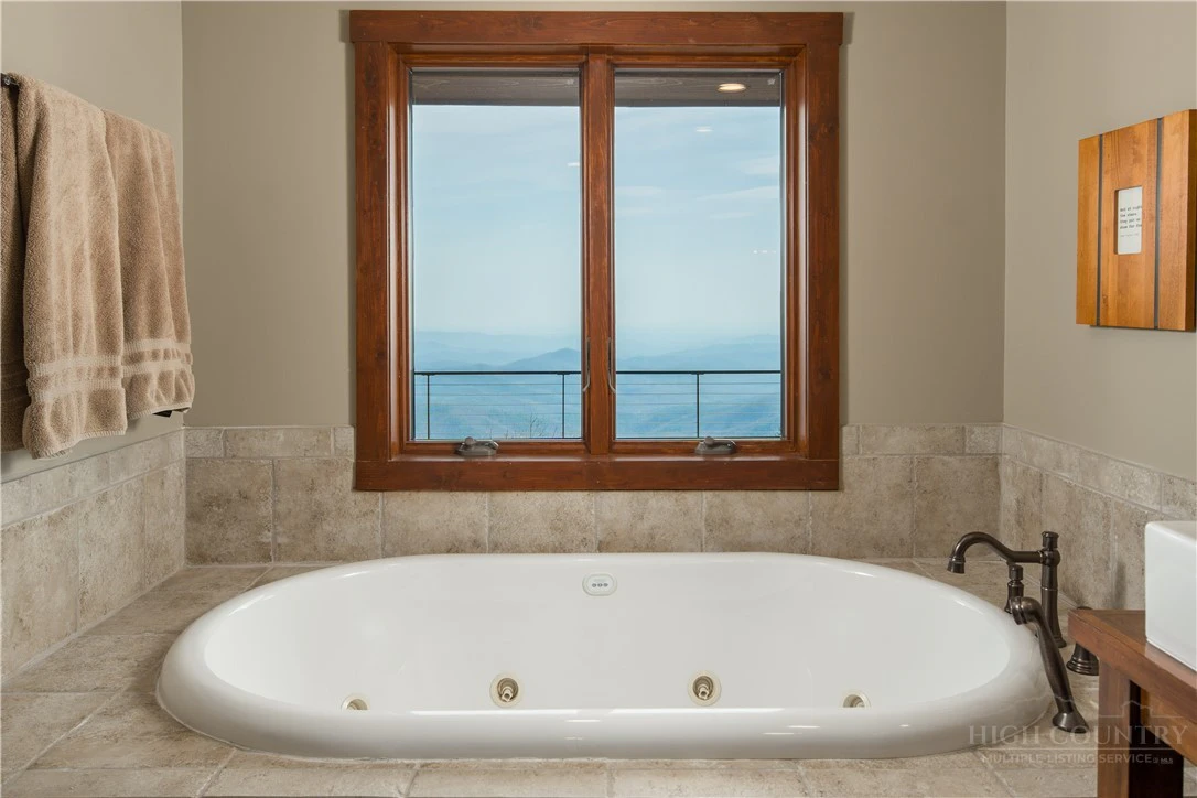 Image number 7 for the current listing