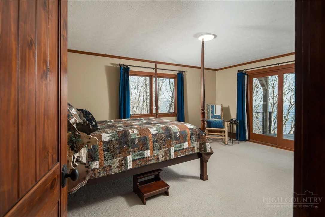 Image number 8 for the current listing