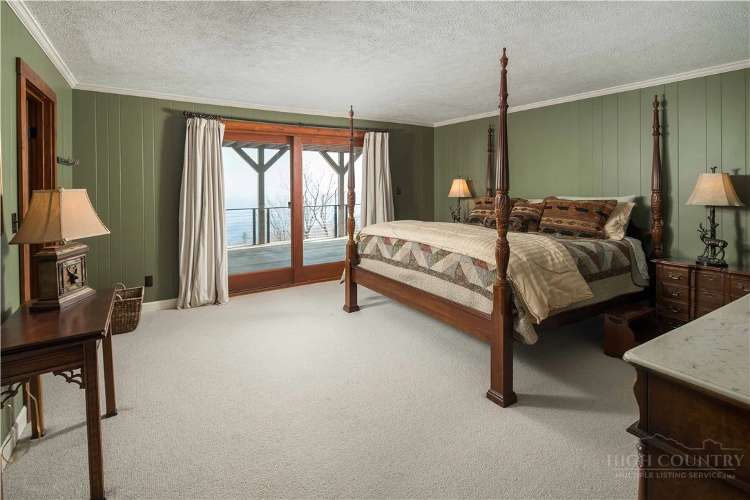 Image number 11 for the current listing