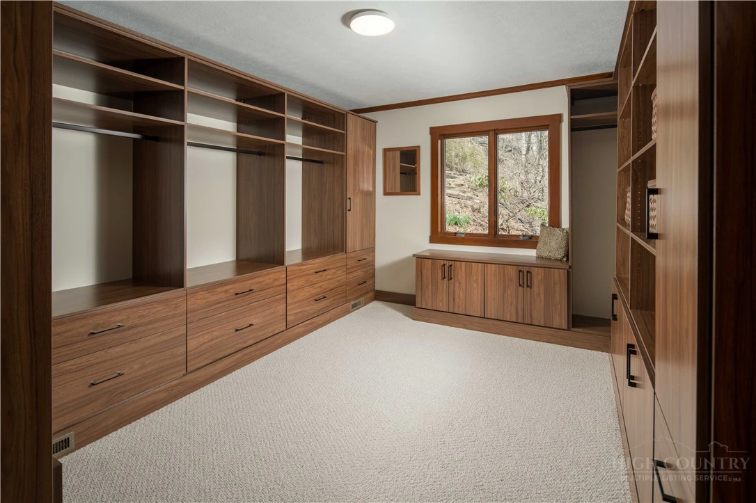 Image number 13 for the current listing