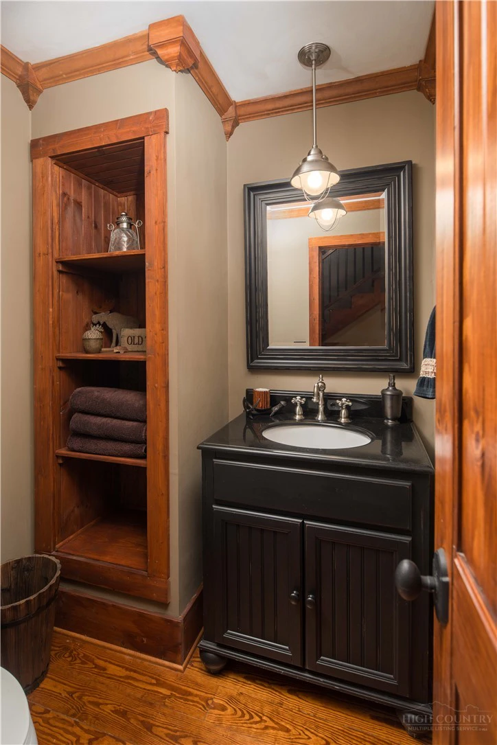 Image number 2 for the current listing
