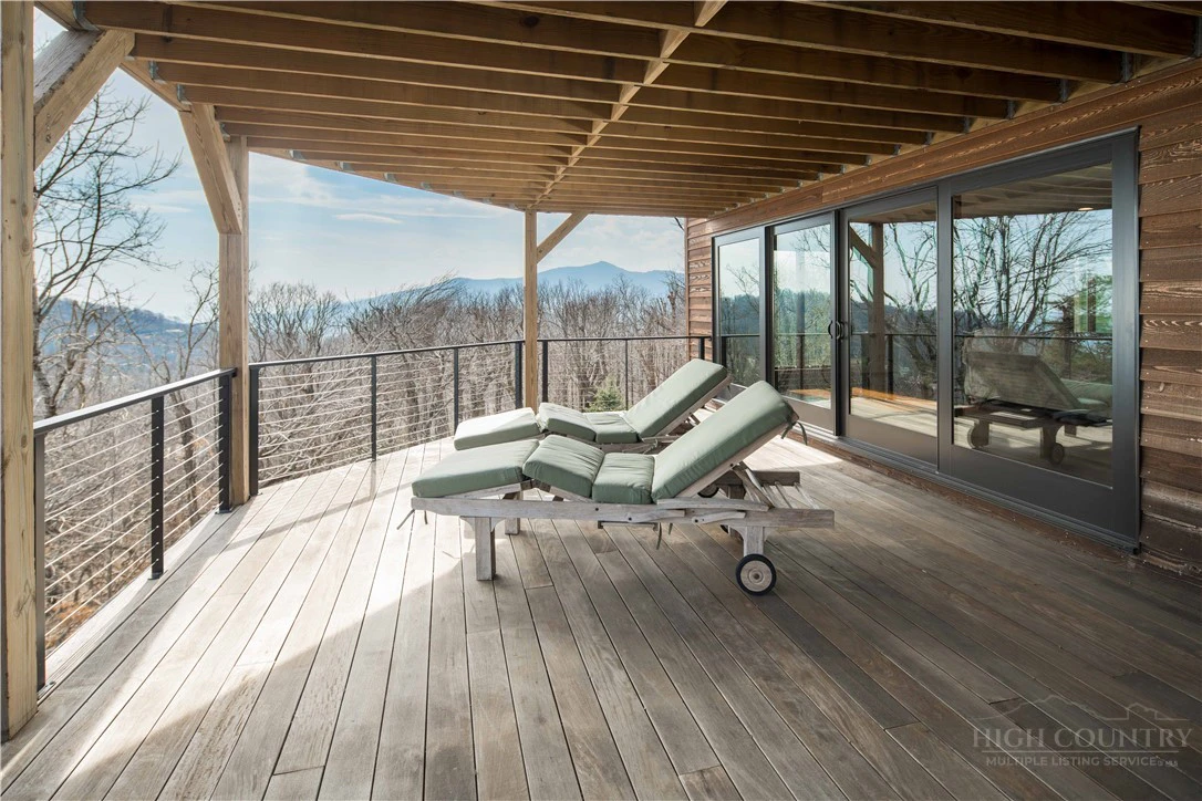 Image number 18 for the current listing