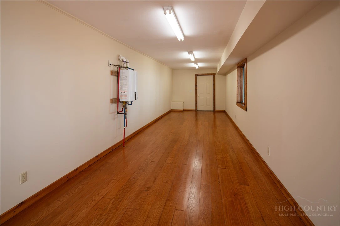 Image number 20 for the current listing
