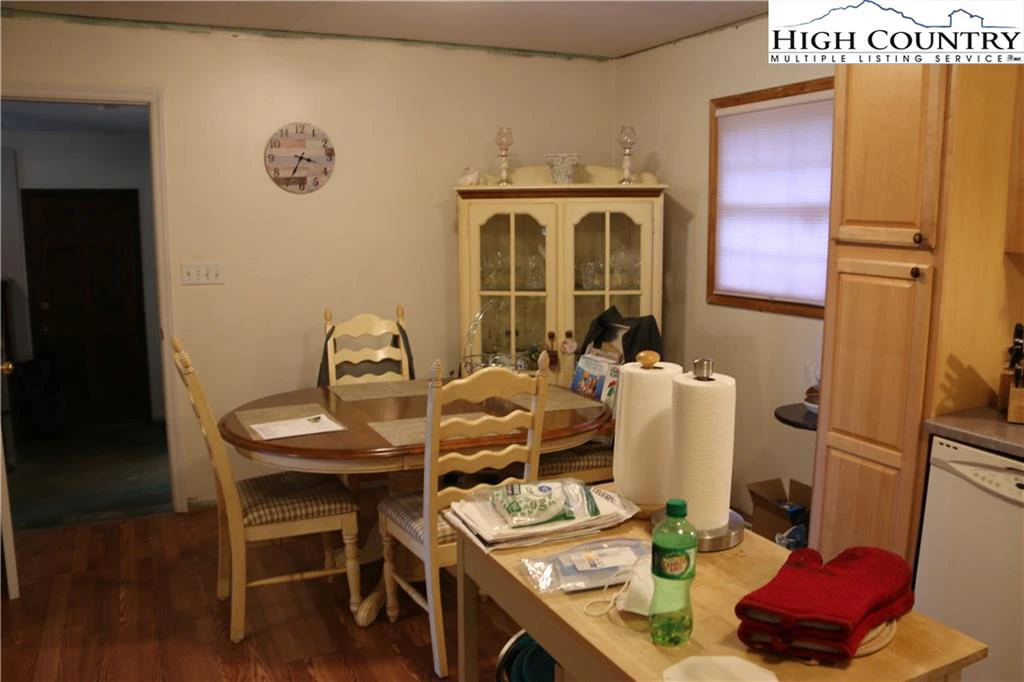 Image number 15 for the current listing