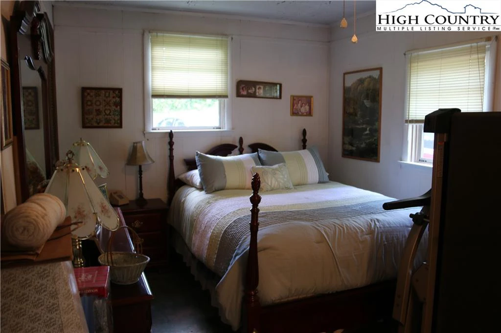 Image number 2 for the current listing