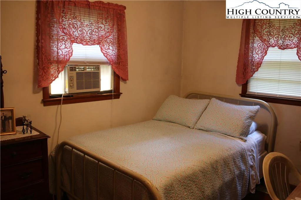 Image number 12 for the current listing