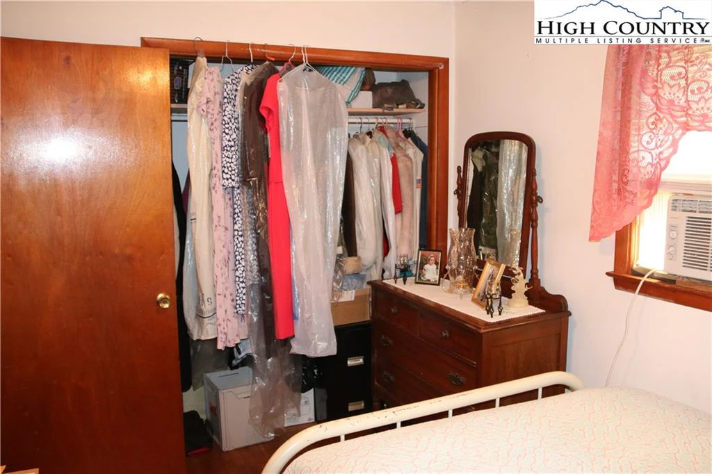 Image number 11 for the current listing