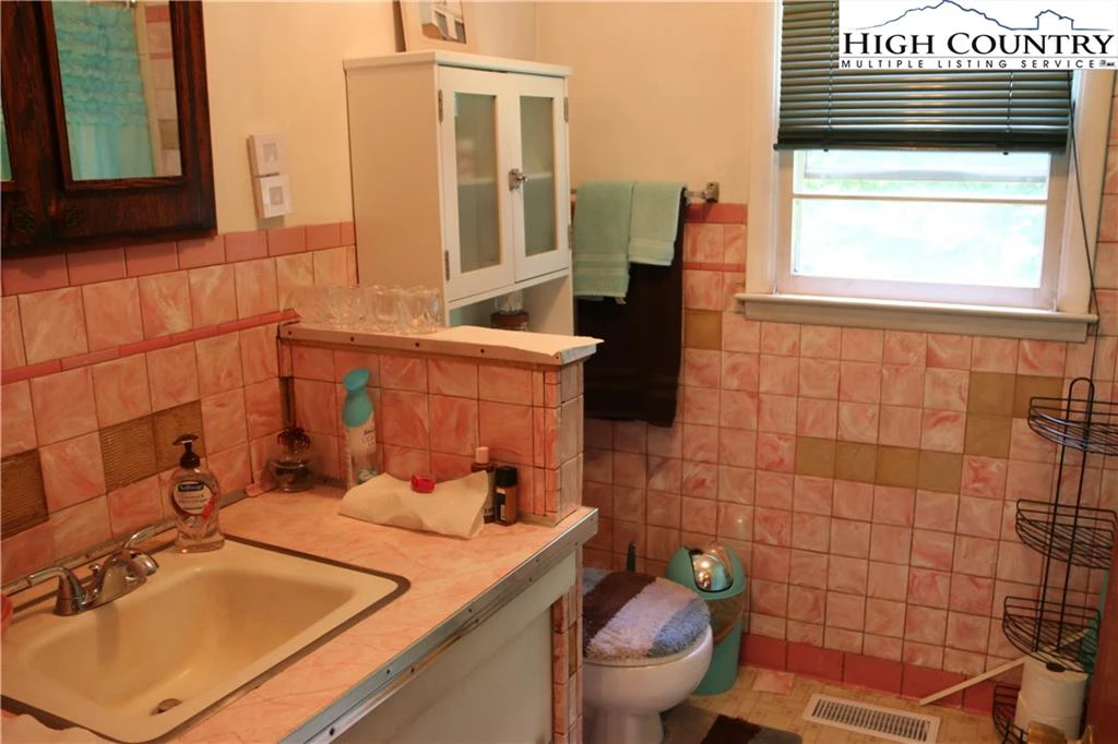 Image number 9 for the current listing