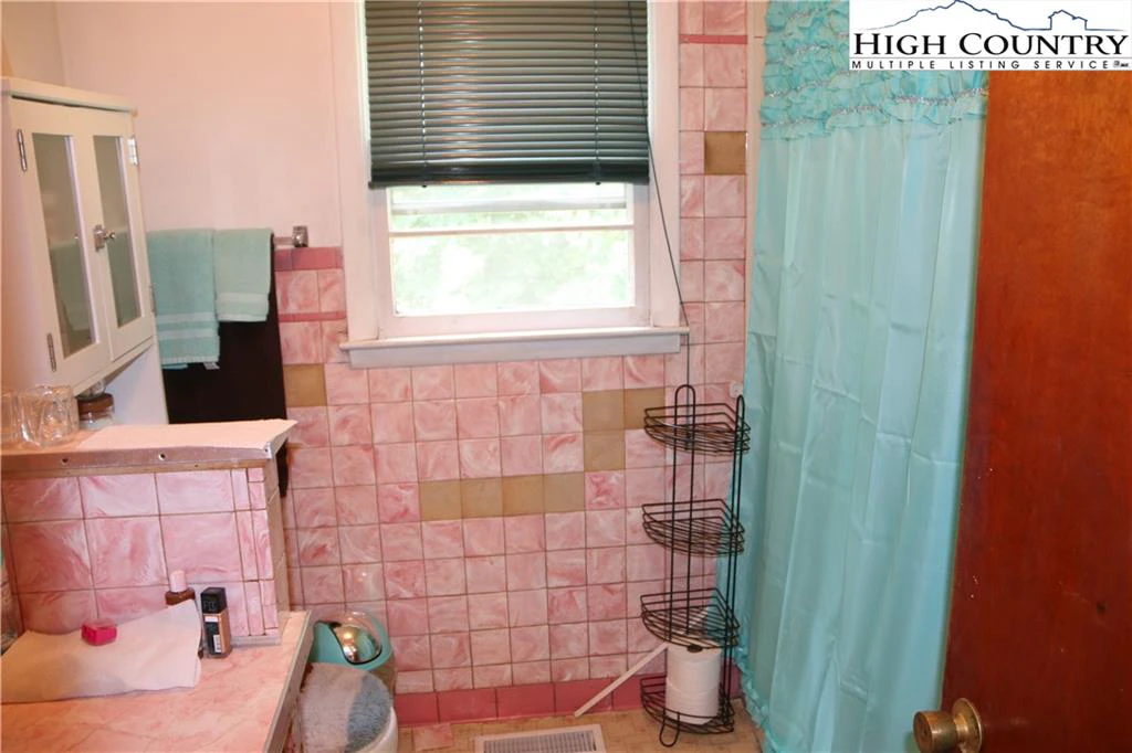 Image number 8 for the current listing