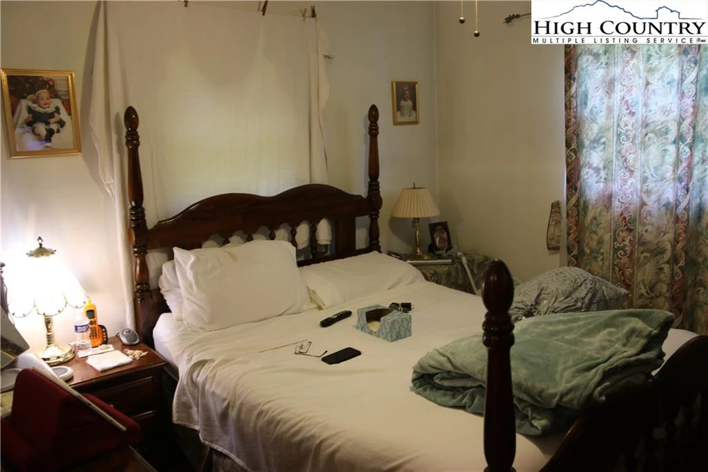 Image number 7 for the current listing