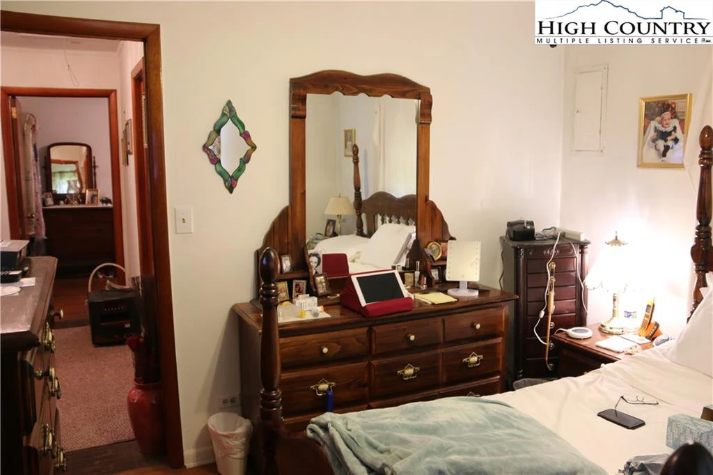 Image number 6 for the current listing