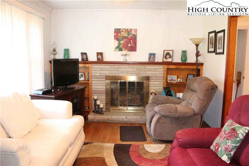 Image number 22 for the current listing