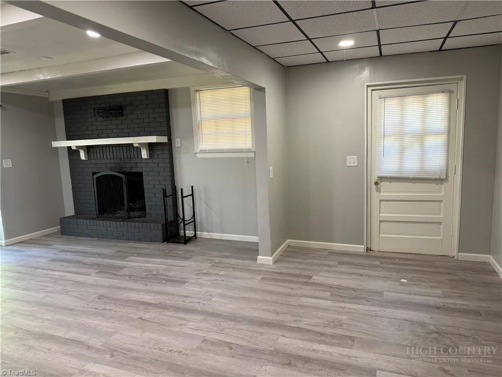Image number 6 for the current listing