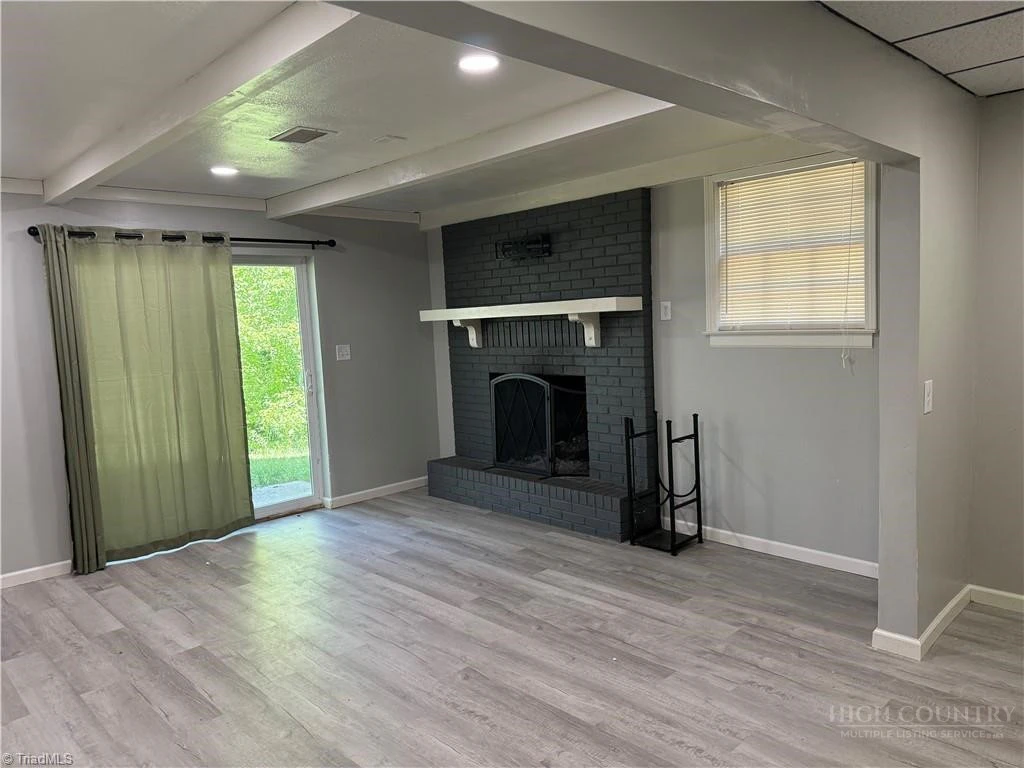 Image number 7 for the current listing