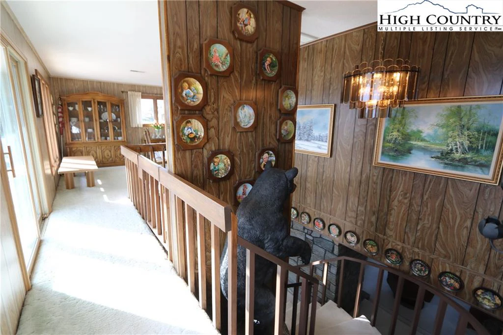 Image number 3 for the current listing