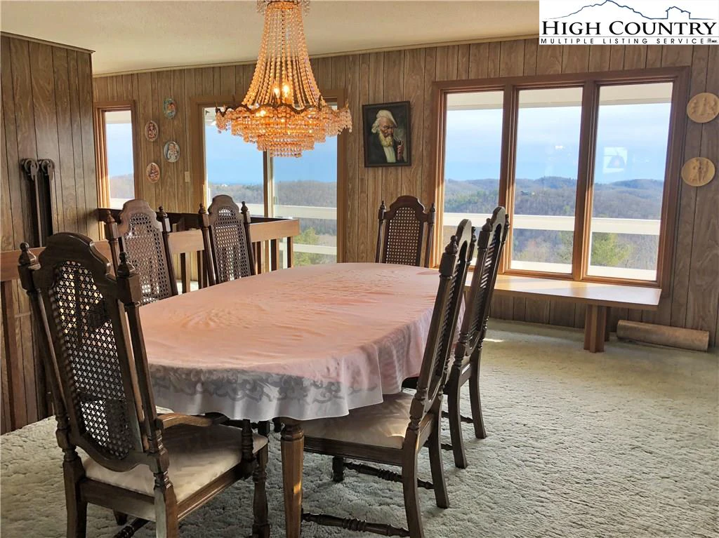 Image number 4 for the current listing