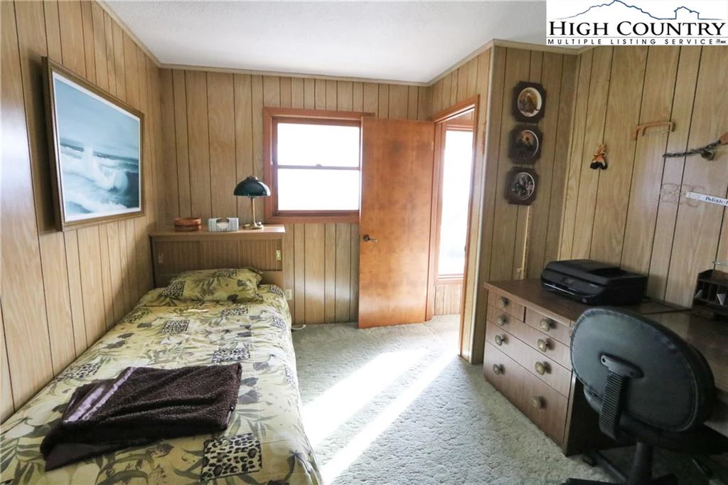 Image number 9 for the current listing