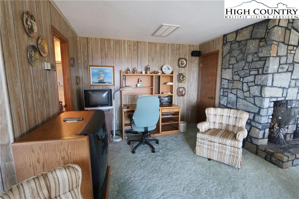 Image number 11 for the current listing