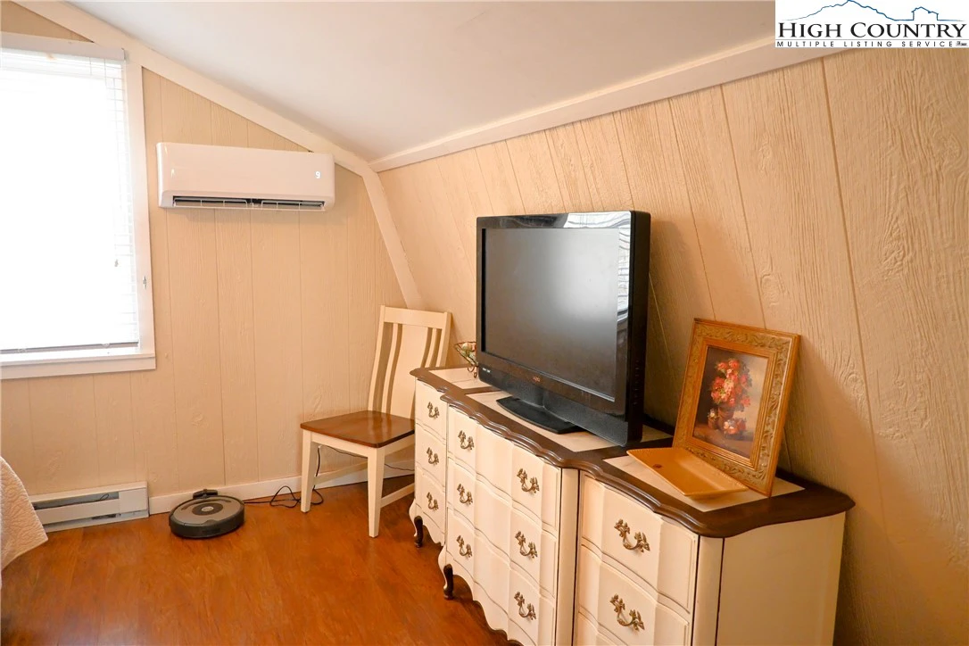 Image number 6 for the current listing