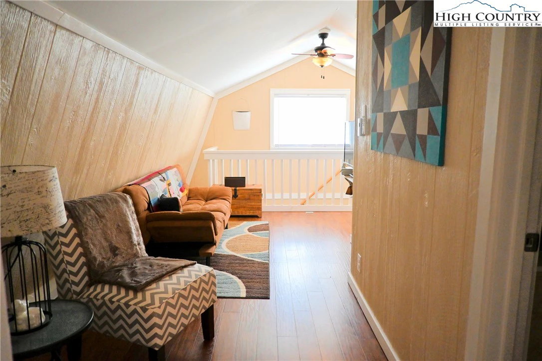Image number 5 for the current listing