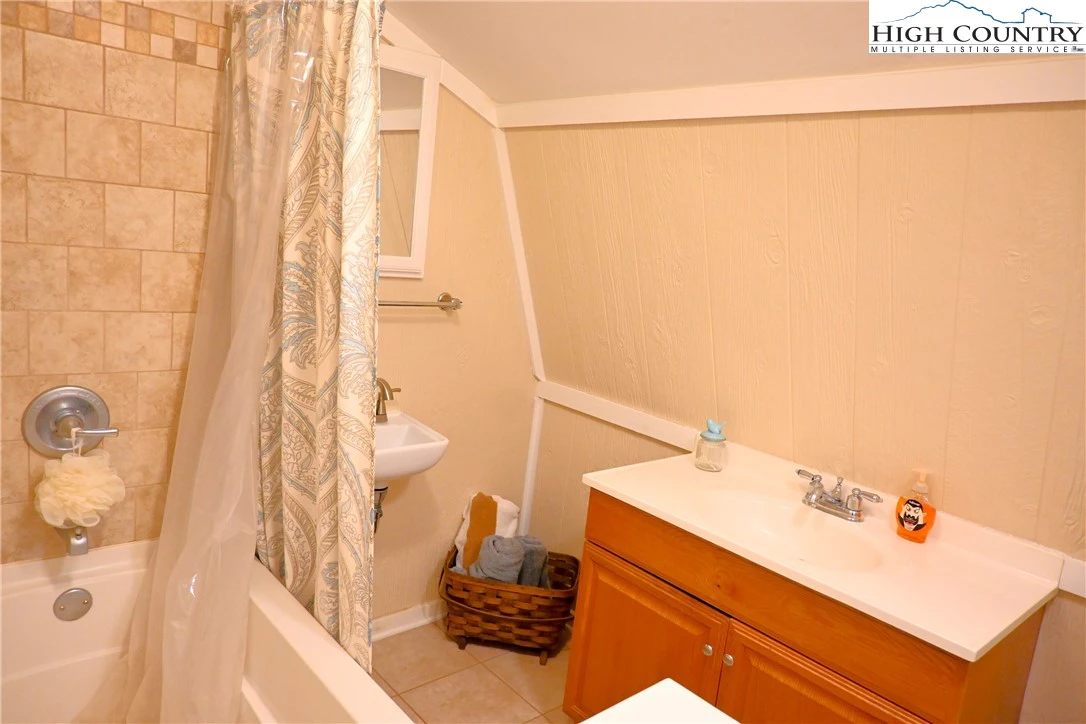Image number 12 for the current listing