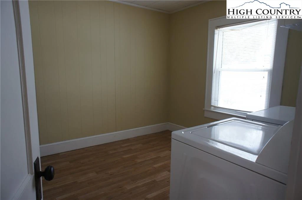 Image number 21 for the current listing