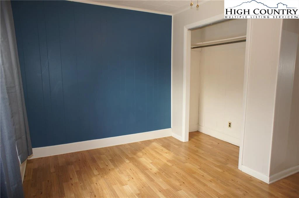 Image number 18 for the current listing