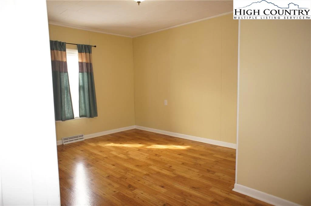 Image number 5 for the current listing