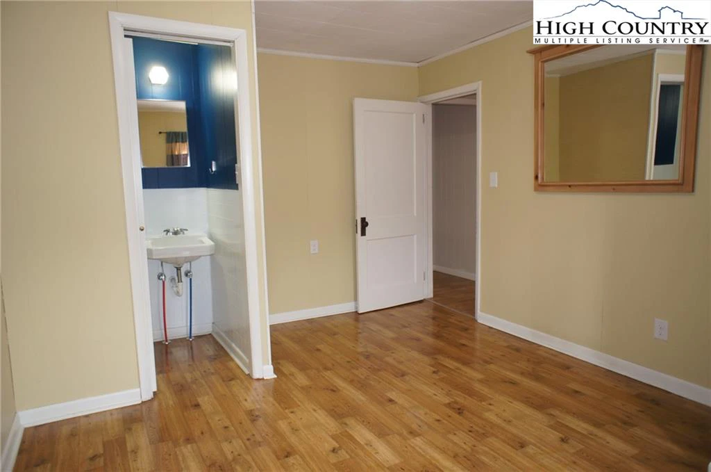Image number 6 for the current listing