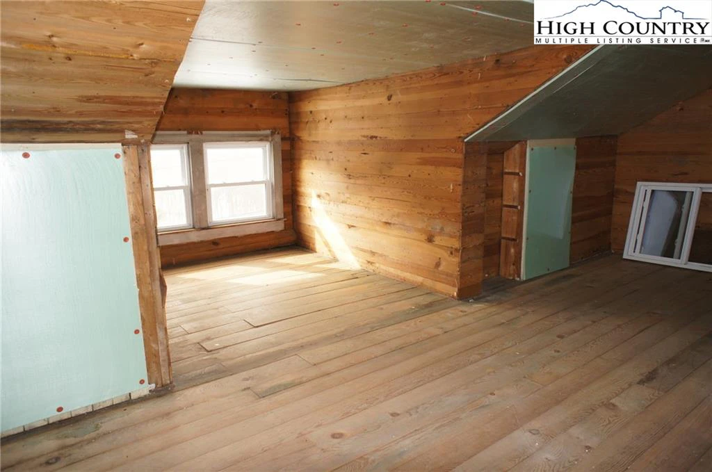 Image number 8 for the current listing