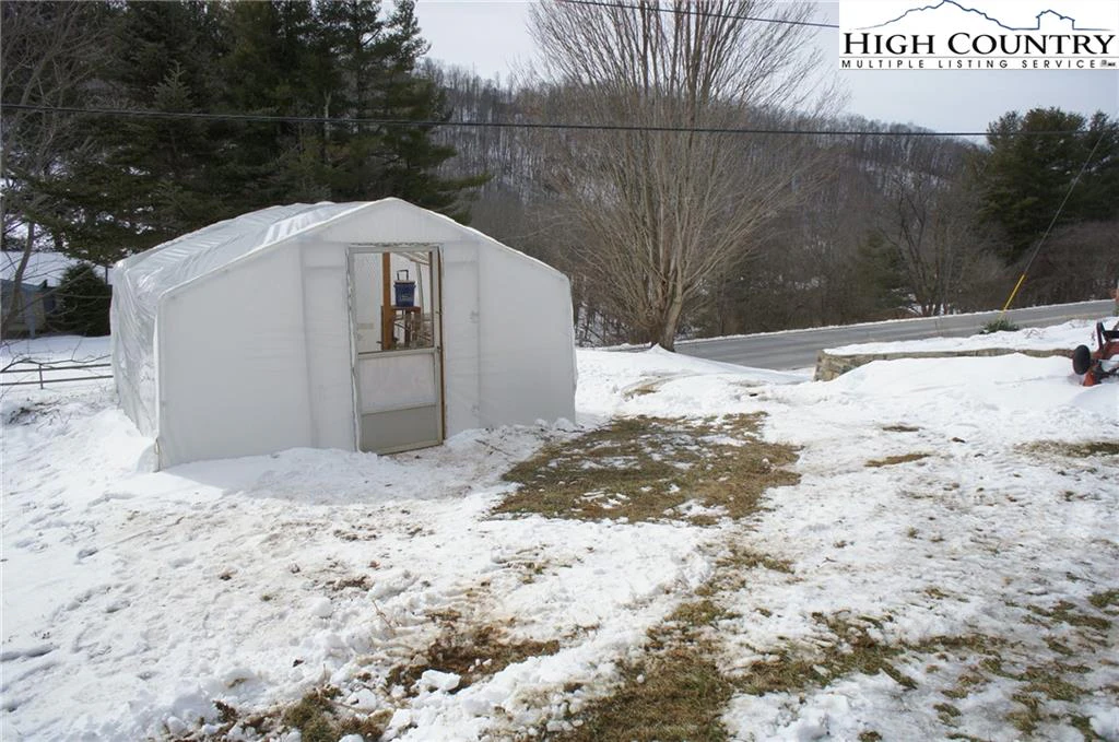 Image number 17 for the current listing