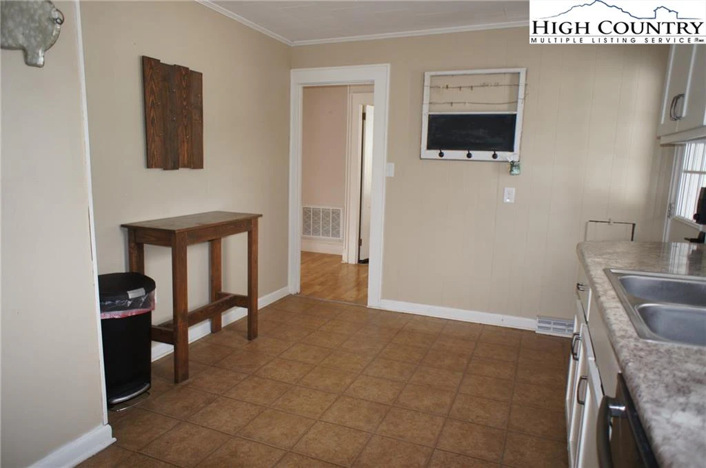 Image number 29 for the current listing