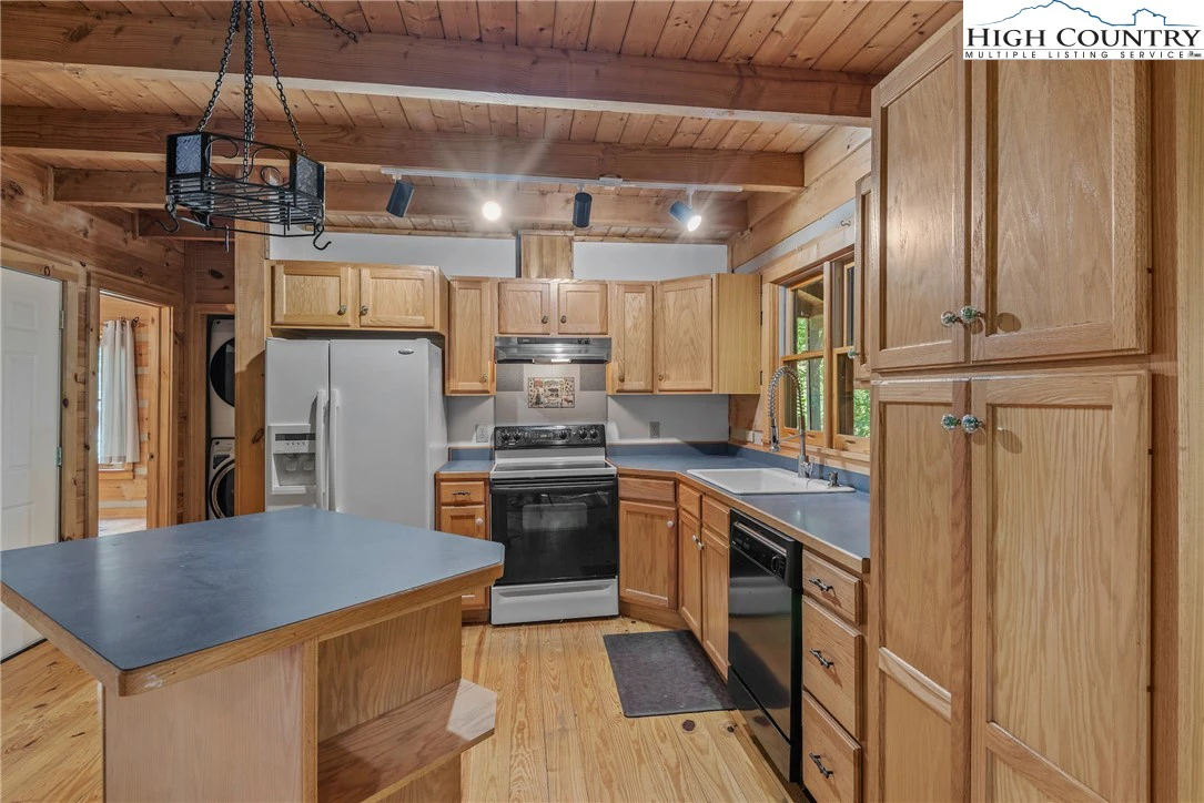 Image number 13 for the current listing