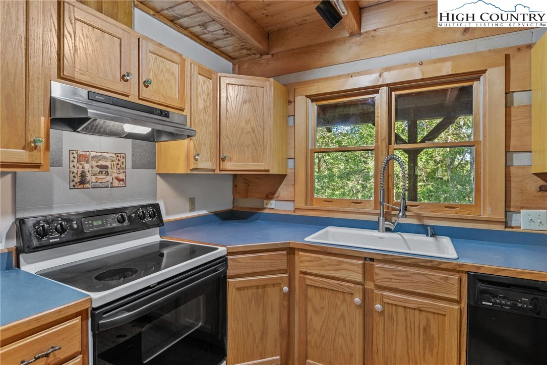 Image number 11 for the current listing