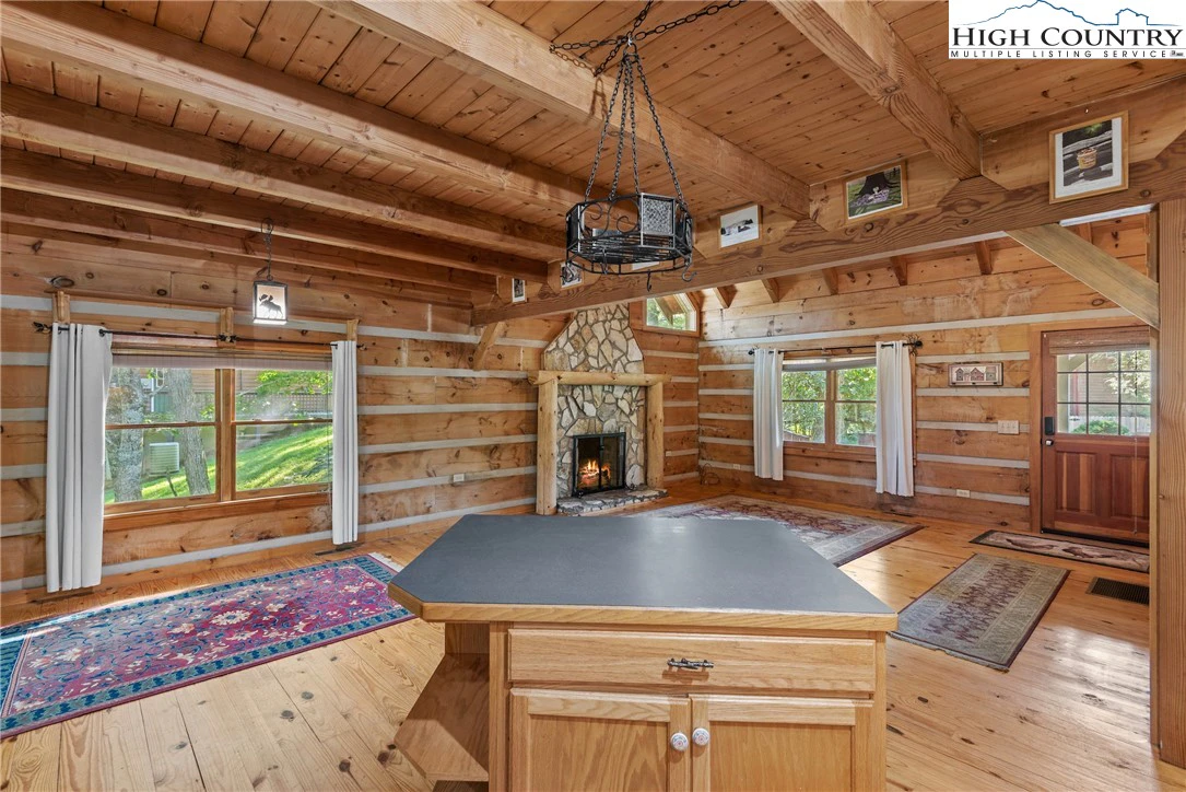 Image number 10 for the current listing