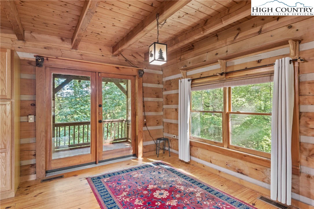 Image number 9 for the current listing