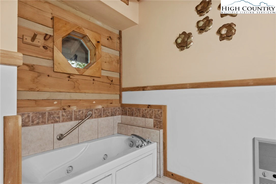 Image number 4 for the current listing