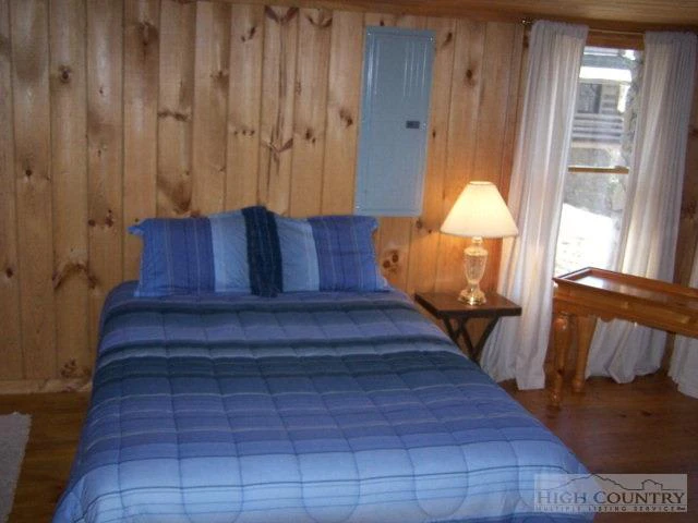 Image number 12 for the current listing