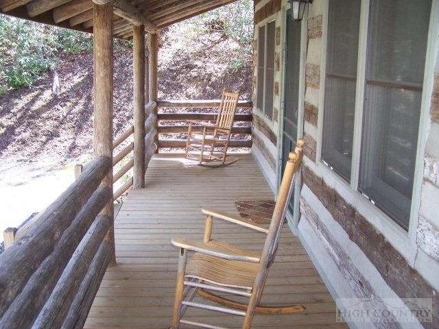 Image number 14 for the current listing