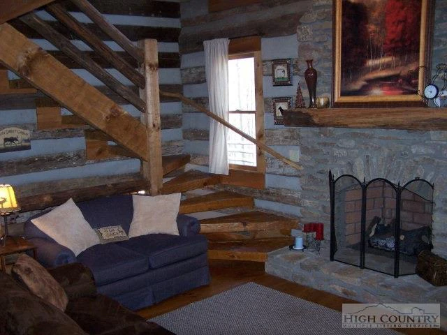 Image number 7 for the current listing