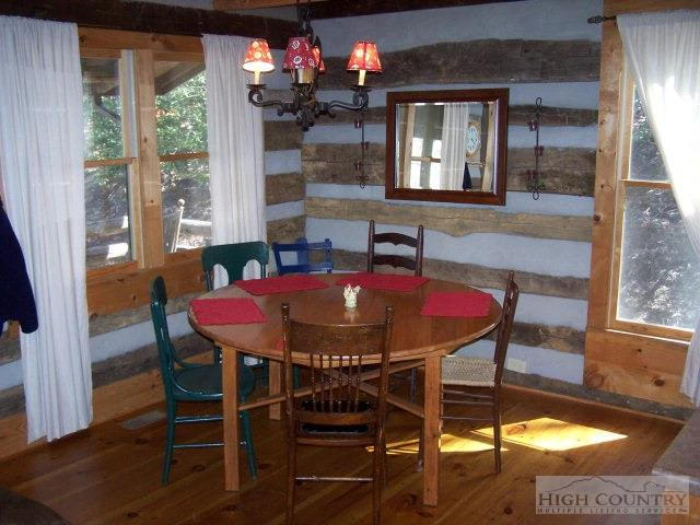 Image number 8 for the current listing