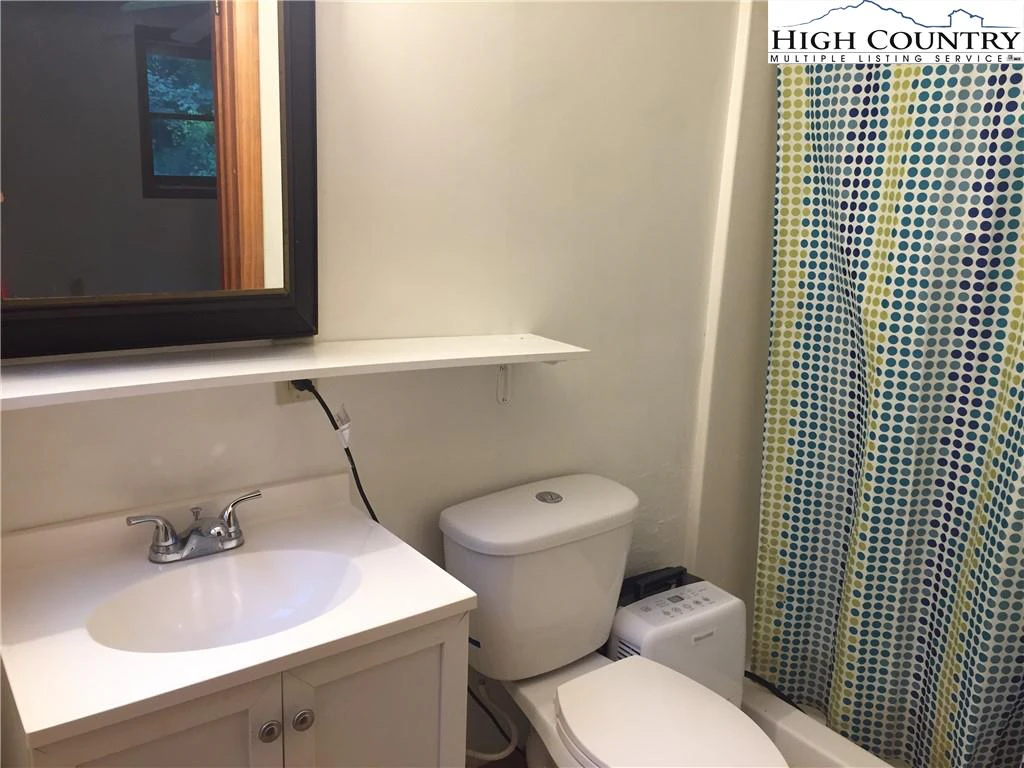 Image number 2 for the current listing